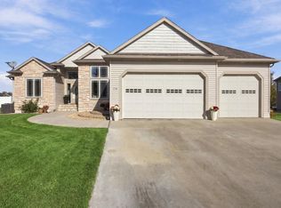 718 N Sedona Dr, West Fargo, ND 58078
