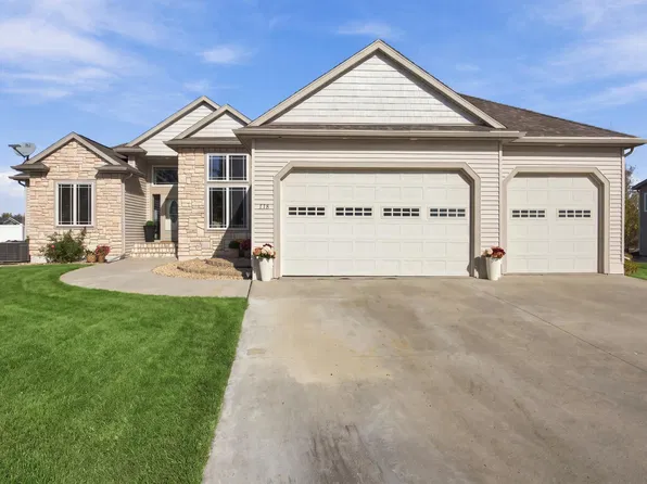 718 N Sedona Dr, West Fargo, ND 58078