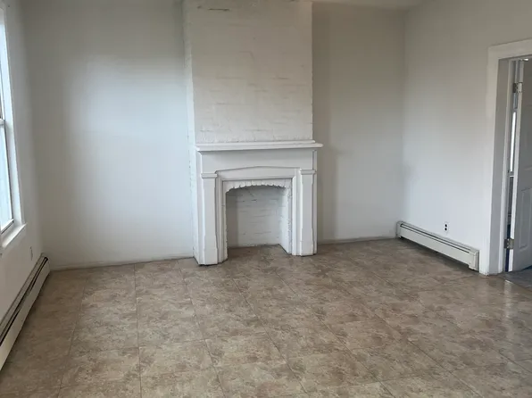 21-20 College Point Blvd #3, College Pt, NY 11356