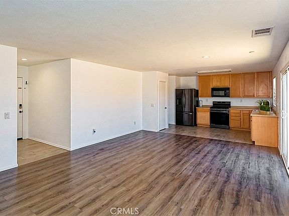 3rd image of 16562 Jasmine St