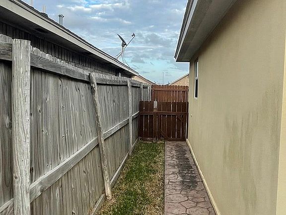 5th image of 4017 Diego Ln