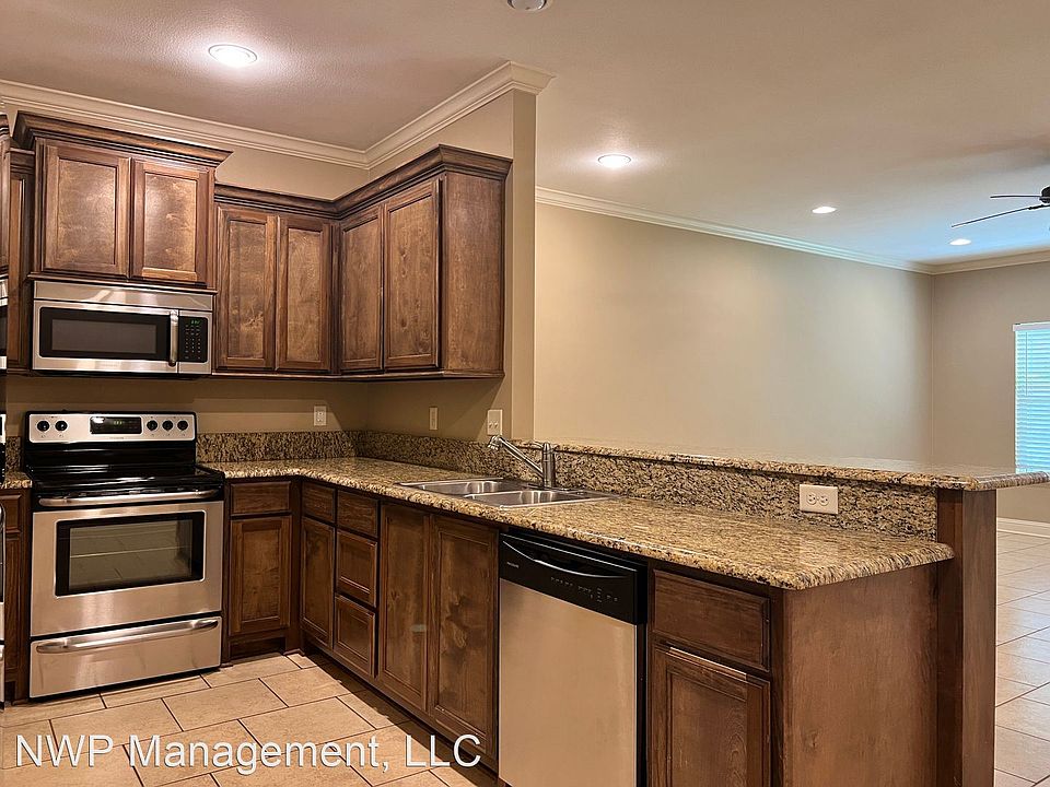 1st image of 9210 Shadow Oak Dr