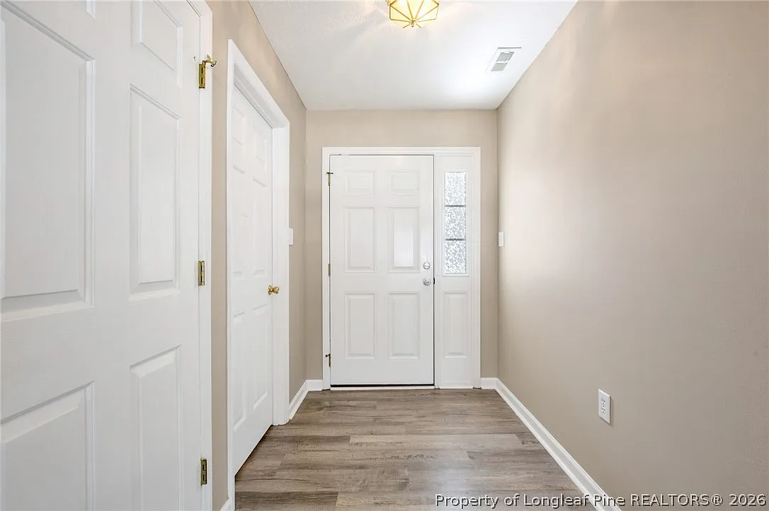 4 bed, 2.0 bath, 2209 sqft, $1,900 — Photo 4