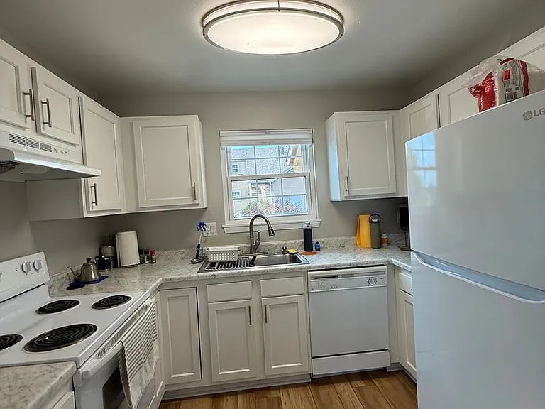 350 S Estes St #B — Photo 4