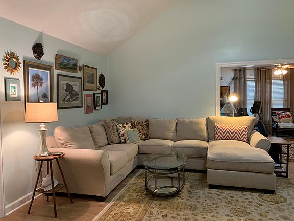 3rd image of 523 King Charles Cir