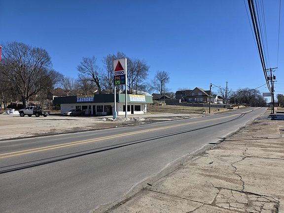 4th image of 795 N Central Ave