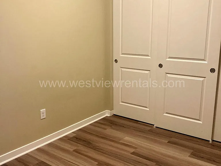 200 E Maple St — Photo 164