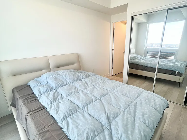 39 Roehampton Ave #3802 — Photo 11