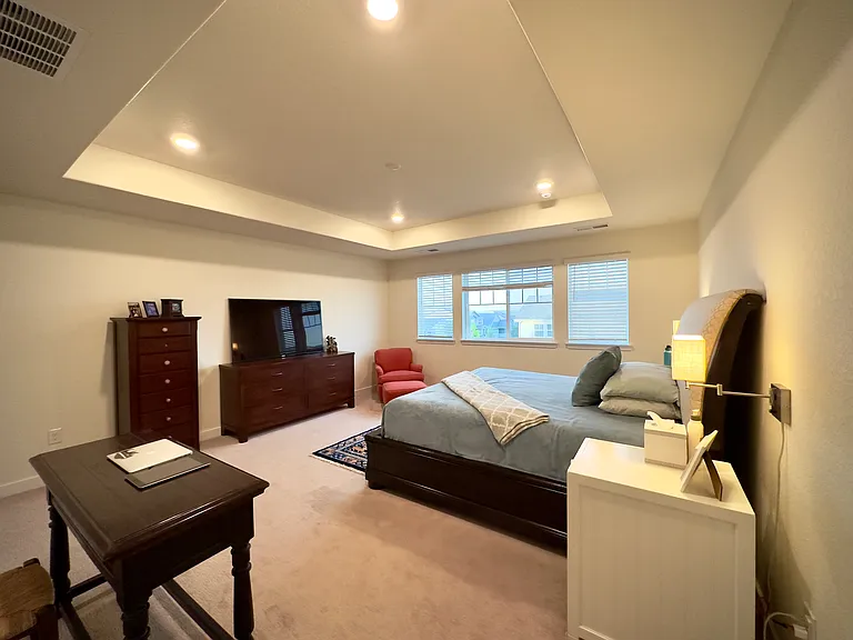 930 Compass Dr — Photo 25