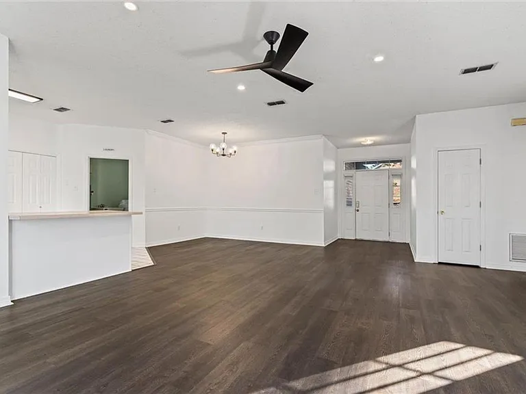 1263 Smithfield Rd E — Photo 4