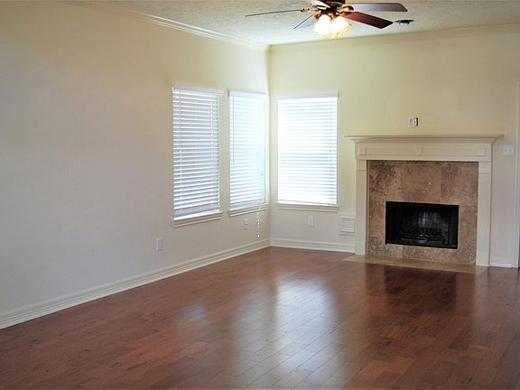 5th image of 1112 Woodchase Dr