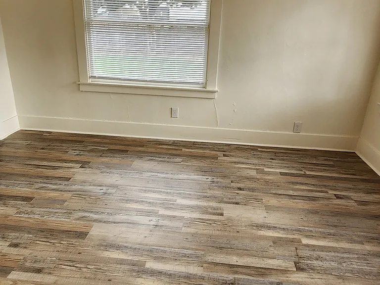 401 N Cherry St — Photo 29