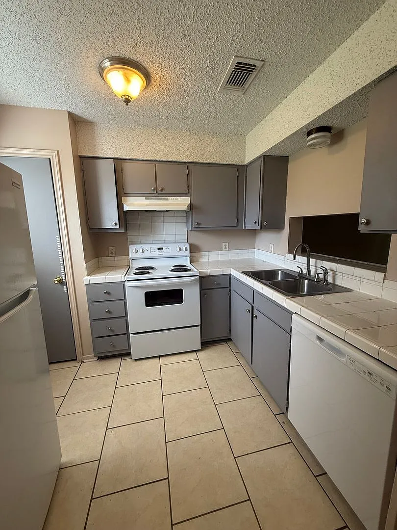 2 bedroom 2 bath condo in Plantation II Townhomes — Photo 2