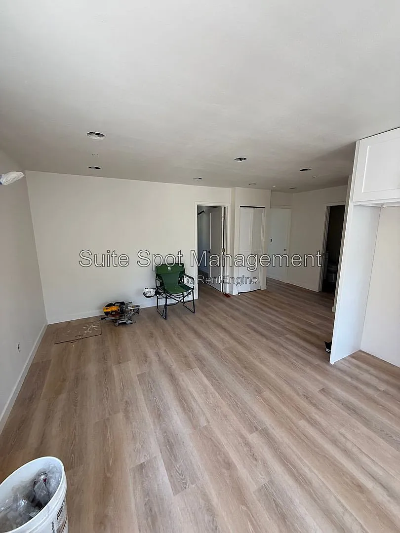 3 bed, 2.0 bath, 1000 sqft, $3,950 — Photo 4