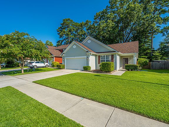 3rd image of 636 Grassy Hill Rd