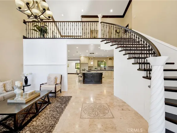 2340 N Robinhood Pl, Orange, CA 92867