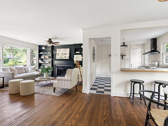 5th image of 105 W Lavender Ave