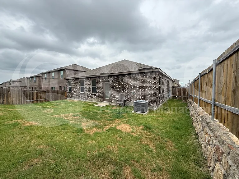 304 Tranquil Ln — Photo 4
