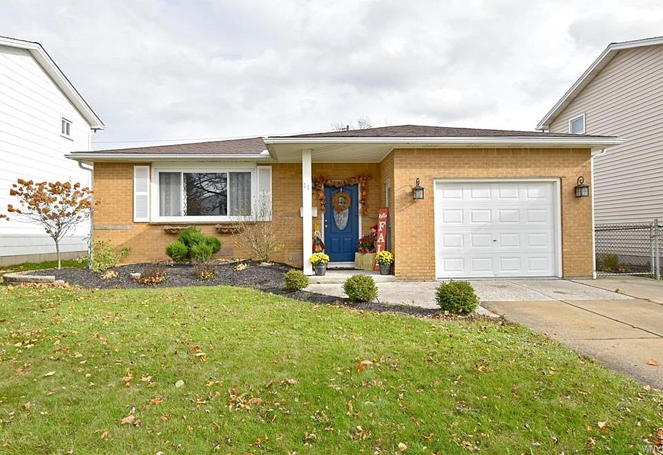 1st image of 11 Lille Ln