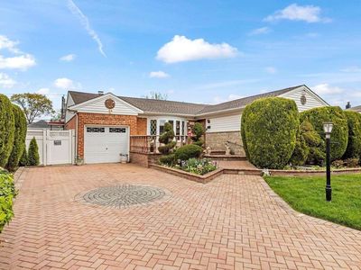 2300 Baylis Avenue, Elmont, NY, 11003