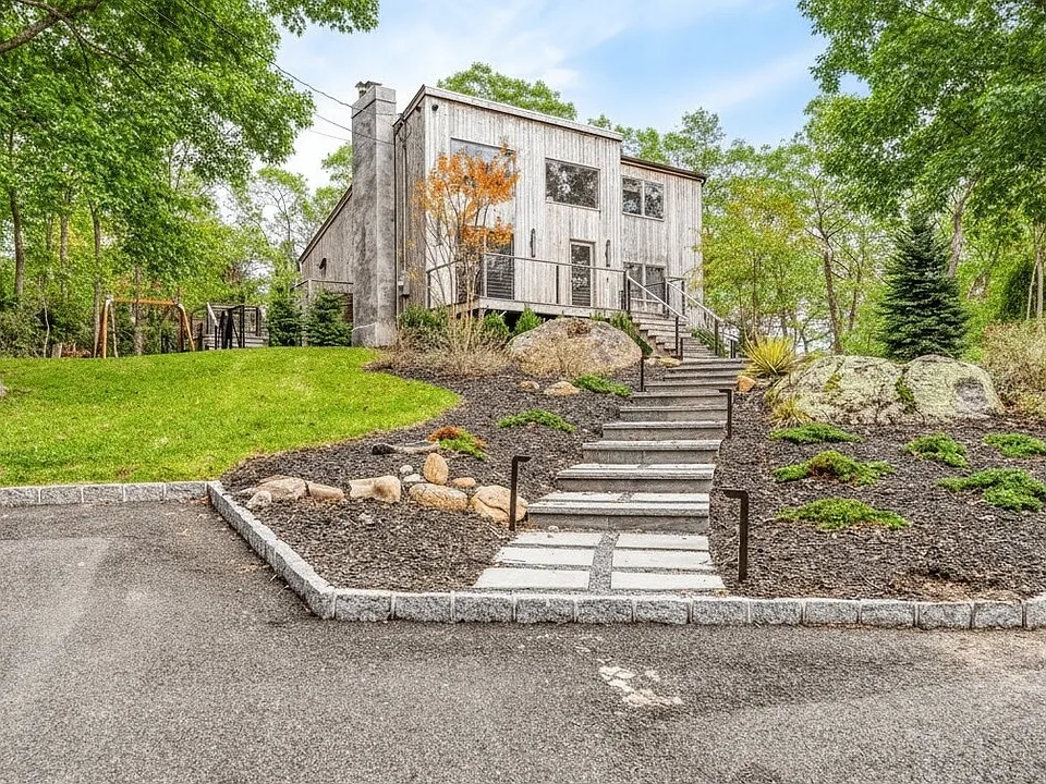 16 Oyster Pond Ln
