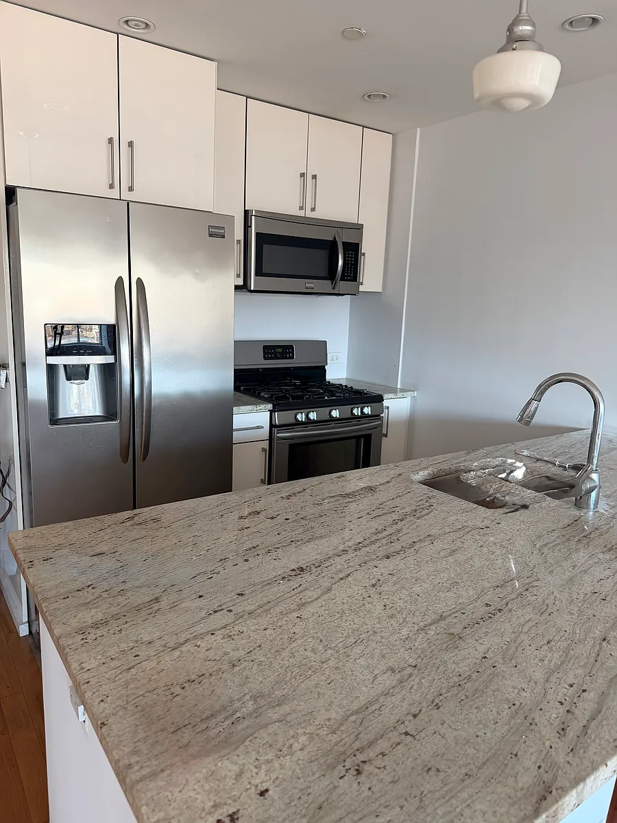 Building Photo - 1701 Park Ave #403