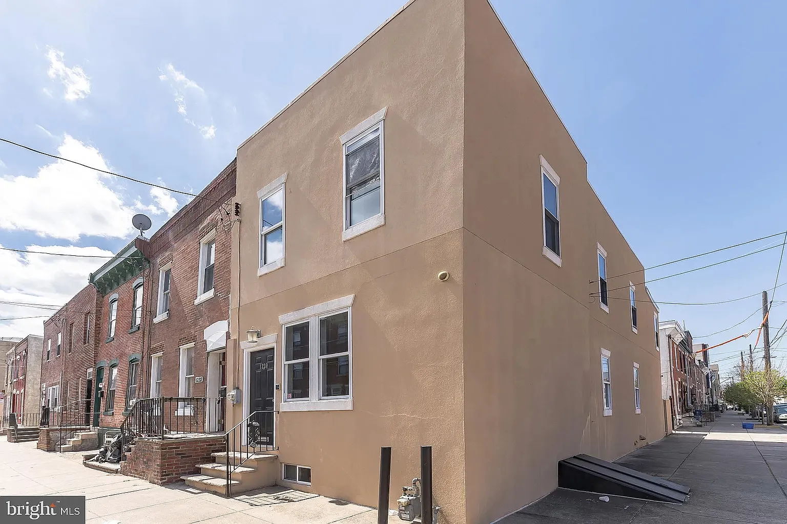 4 bed, 1728 sqft, $3,300 — Photo 1