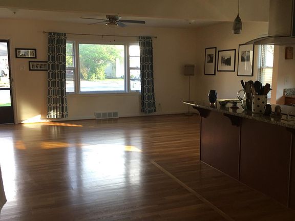 5th image of 259 Bassett Ave