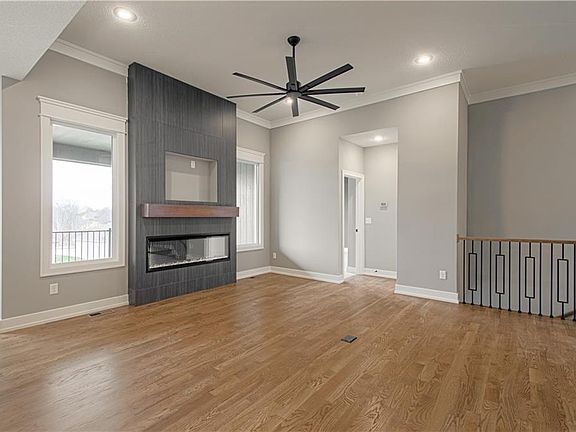 4th image of 2316 Larkspur Ln