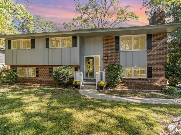 3608 Arrowwood Dr, Raleigh, NC 27604