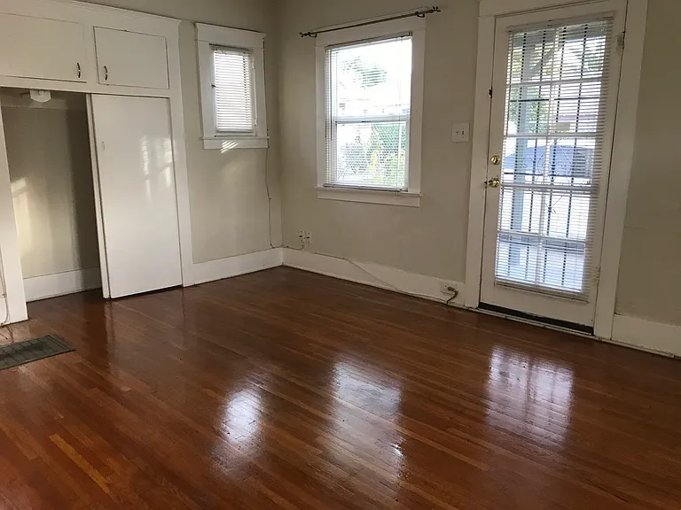 6309 S Gregory Ave #B — Photo 3