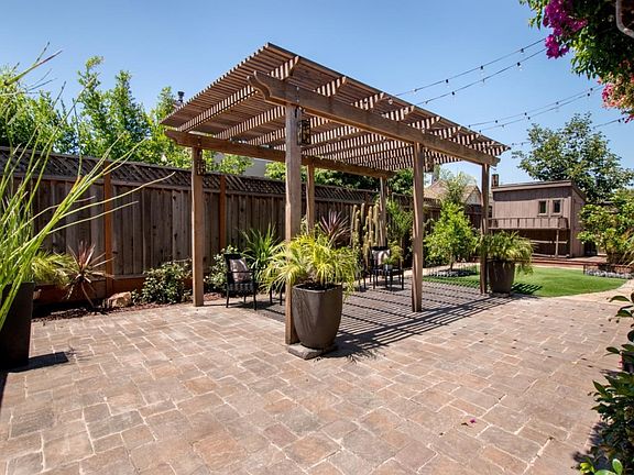 5th image of 4185 Crescendo Ave