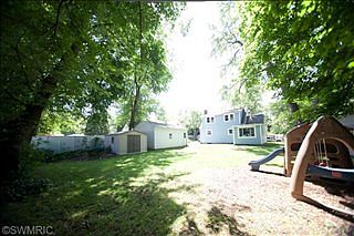 3rd image of 1533 Winton Ave