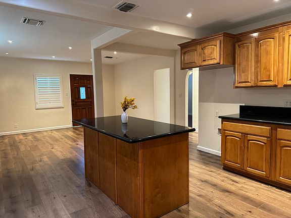 4th image of 8143 Maxine St
