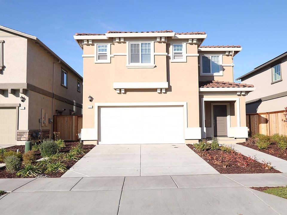 2nd image of 1715 Red Alder Ave