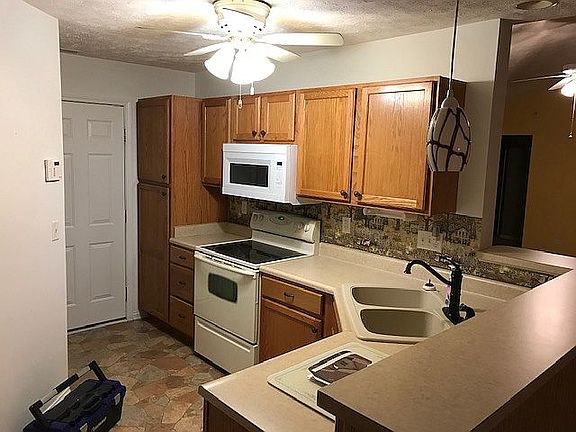 Wonderful counter space 