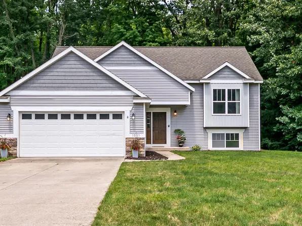1051 Serenity Ridge Dr, Wayland, MI 49348