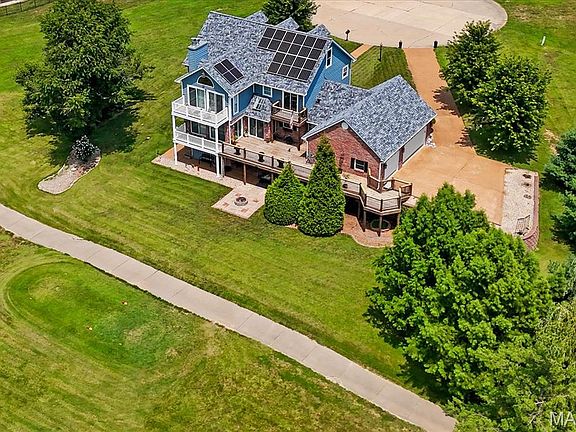 3rd image of 18 Woodland Hills Ct