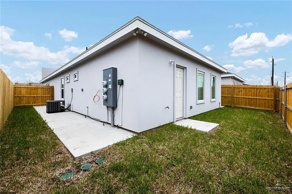 3 bed, 2.0 bath, 1009 sqft, $1,225 — Photo 2