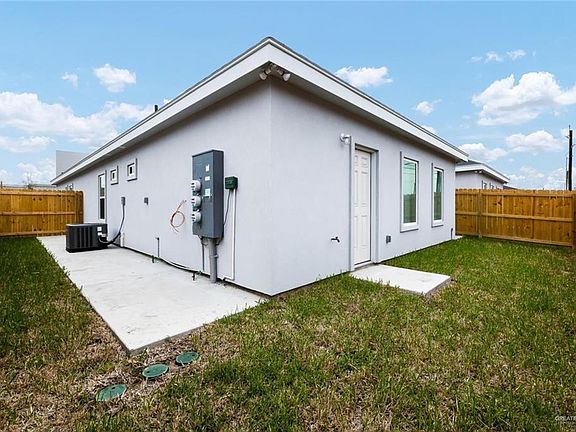 2nd image of 848 Deluxe St #4