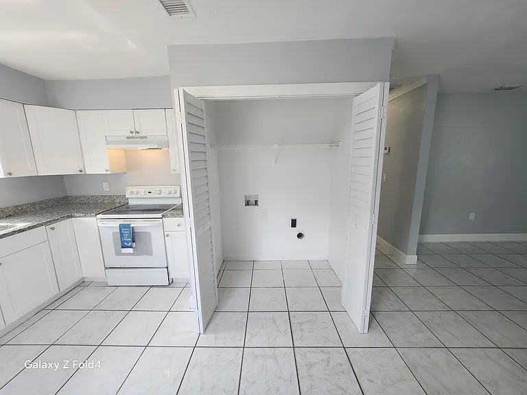 Lincoln Place — Photo 5
