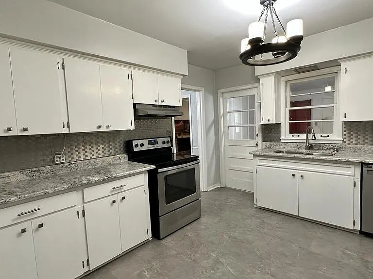 2766 N Barksdale Dr — Photo 5