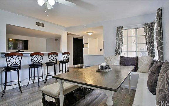 3rd image of 132 Montrose Ave