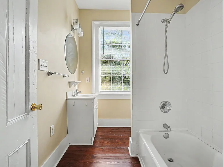 121 W Duffy St — Photo 26