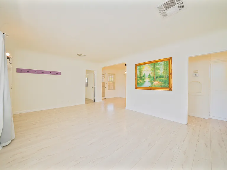 349 E Newman Ave #A — Photo 9