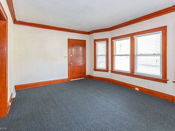 3rd image of 917 Helmsdale Rd