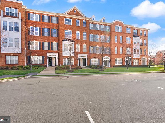 3rd image of 23466 Belvoir Woods Ter