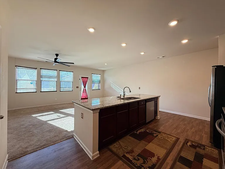 532 Ruths Dr — Photo 3