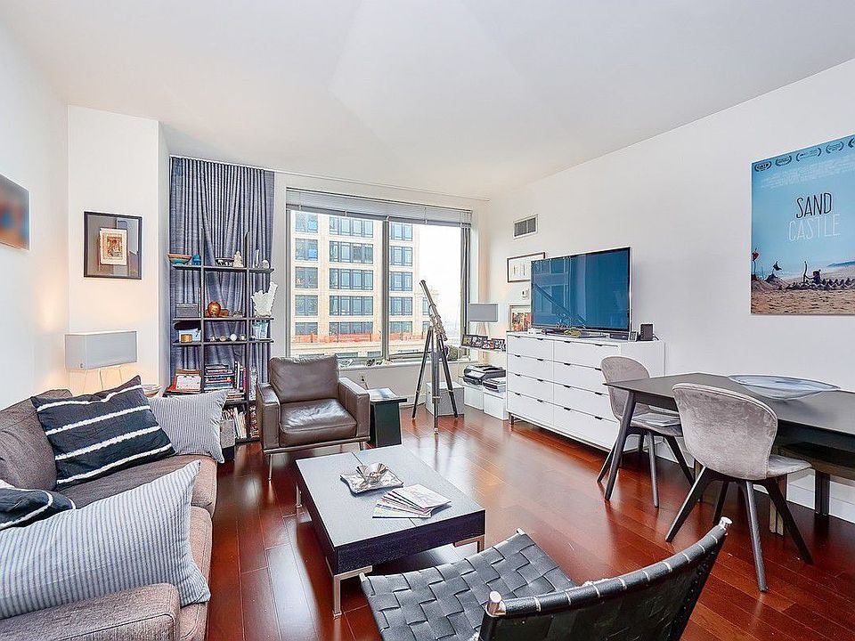 1st image of 34 Desbrosses St APT 901