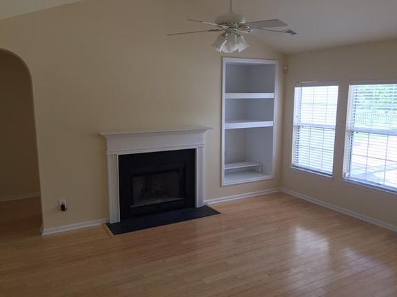 2nd image of 110 Creekside Dr